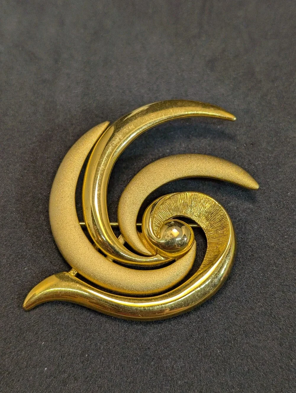 Gold Tone Swirl Brooch